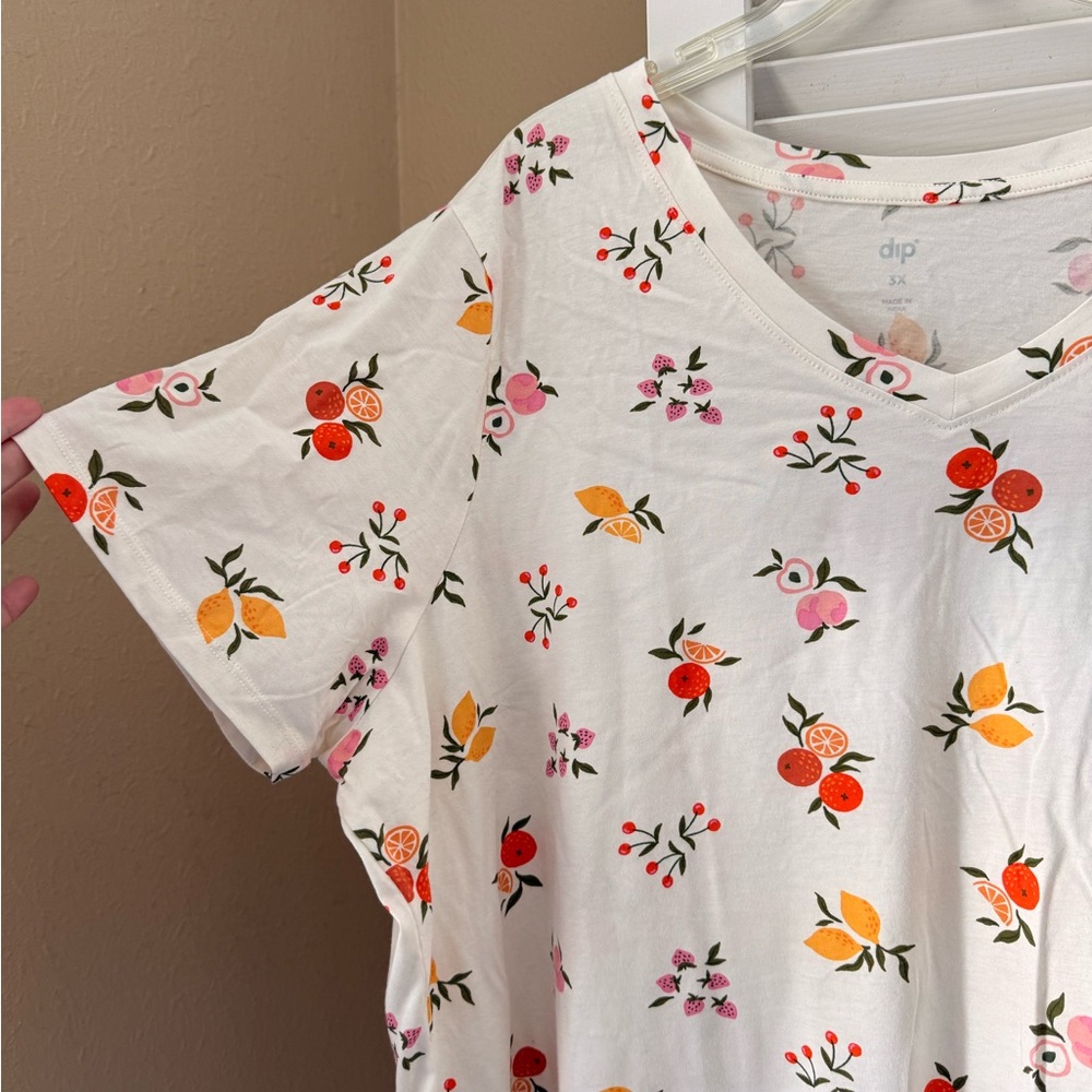 dip Multicolor Floral V-Neck Tee - Picture 3 of 3